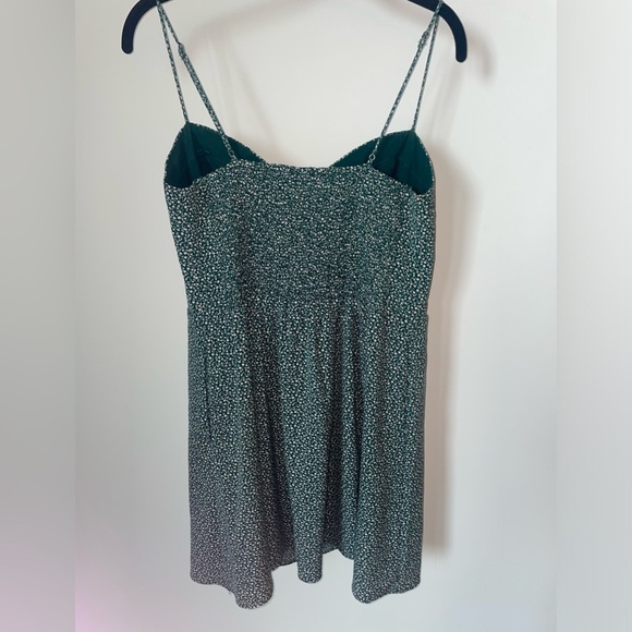 Abercrombie and Fitch Green Floral fit and flare dress - Picture 3 of 4